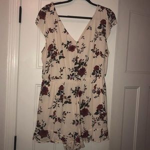 LAST CHANCE!! American Eagle Cream Floral Romper